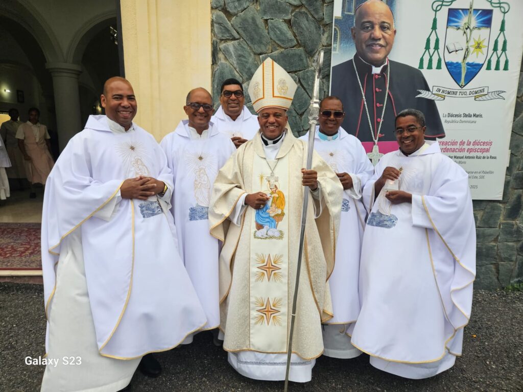 Obispo con grupo